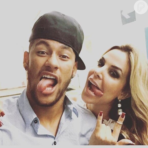 Neymar também parabenizou Robertha Portella: 'Parabéns para o meu amigo melhor do Mundo !!!! Que Deus te abençoe cada vez mais'