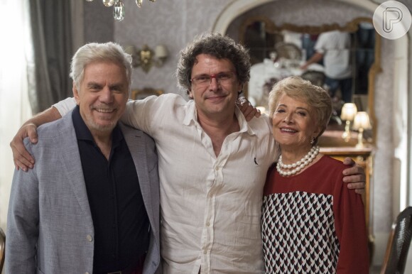 Reginaldo Faria, o diretor Luiz Henrique Rios e Gloria Menezes nos bastidores da novela 'Totalmente Demais'