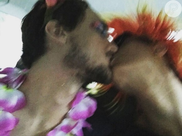 Fantasiados, Camila Pitanga e Igor Angelkorte se beijaram na tarde deste sábado, 06 de fevereiro de 2016