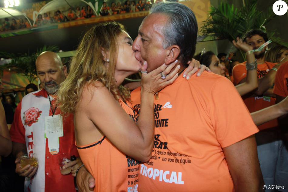 Galvão Bueno e a mulher, Desirée Soares beijando muito na ...