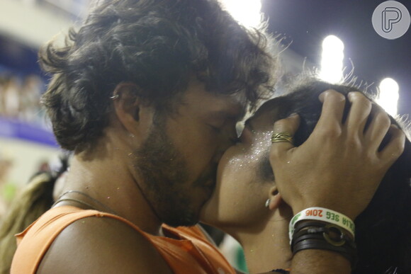 Os atores Nando Rodrigues e Yanna Lavigne beijaram muito no Camarote