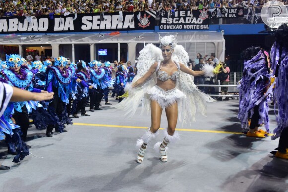 Thaila Ayala representou a coruja no desfile da Gaviões