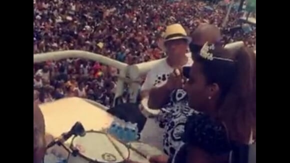 Carnaval: Ludmilla toca bateria ao desfilar como rainha do Cordão da Bola Preta