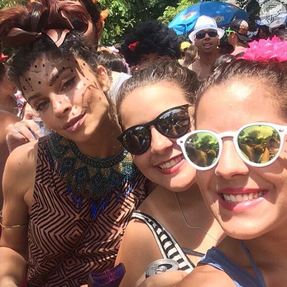 Grazi Massafera curtiu o bloco Escangalha na Gávea, Zona Sul do Rio, neste sábado de Carnaval, 6 de fevereiro de 2016