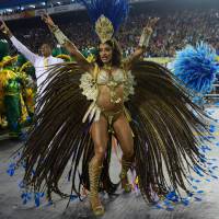 Carnaval: Aline Riscado é criticada por musa da Tucuruvi. 'Ela não é humilde!'
