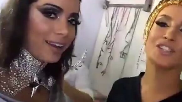 Anitta e Cláudia Leitte fazem vídeo juntas na Sapucaí:'Fingimos que tá tudo bem'