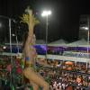 De bota ortopédica e botinha de salto alto, Alinne Rosa puxa bloco com look  polêmico e transparente no Carnaval de Salvador