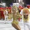 Rainha de bateria Luana Bandeira é impedida de cuspir fogo no desfile de Carnaval da Estácio de Sá, neste domingo, 7 de fevereiro de 2016