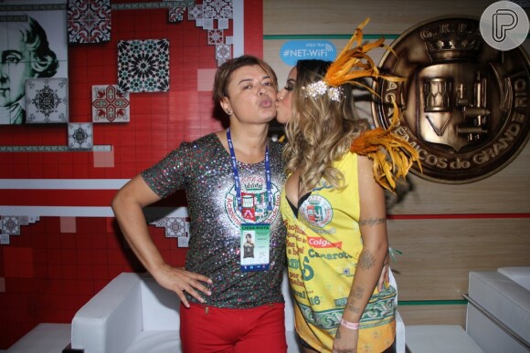 Rafaella posa com David Brazil, amigo do irmão, Neymar, de longa data
