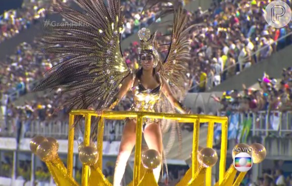 Rafaella Santos desfilou como destaque do carro Bola de Ouro na Grande Rio, nesta madrugada de segunda-feira, 8 de fevereiro de 2016