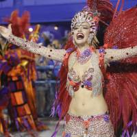 Agatha Moreira estreia no Carnaval do Rio com fantasia discreta: 'Emoção grande'