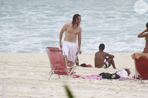Igor Rickli se diverte na praia da Barra da Tijuca, na Zona Oeste do Rio