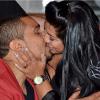 Naldo e Ellen Cardoso posam se beijando e ele se declara: 'Meu amor'