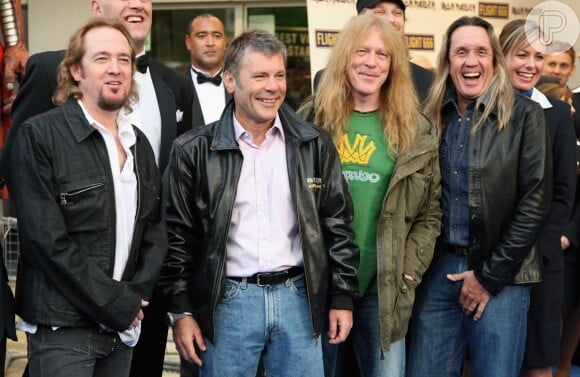 Iron Maiden na première do filme 'Iron Maiden: Flight 666', em 2009. O documentário acompanha a primeira parte da turnê 'Somewhere Back In Time World Tour', que levou a banda a percorrer 70 mil quilômetros ao redor de cinco continentes