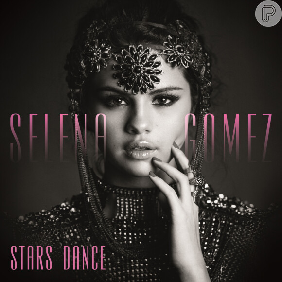 Selena Gomez acaba de lançar 'Stars Dance' seu primeiro álbum solo
