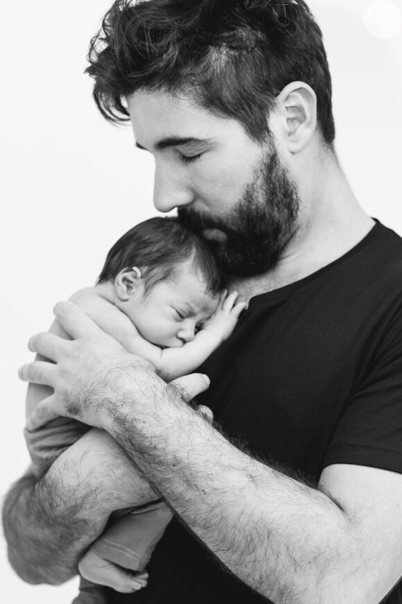 Noah, filho de Jéssica Costa e Sandro Pedroso, nasceu em fevereiro de 2016. O menino é neto do cantor Leonardo