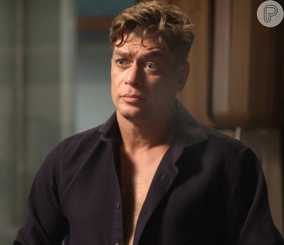 Arthur (Fábio Assunção) fica numa saia justa com o questionamento de Eliza (Marina Ruy Barbosa), na novela 'Totalmente Demais'