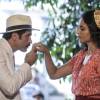 Ernesto (Eriberto Leão) faz Filomena (Débora Nascimento) pagar pelo próprio anel de noivado, na novela 'Êta Mundo Bom!'