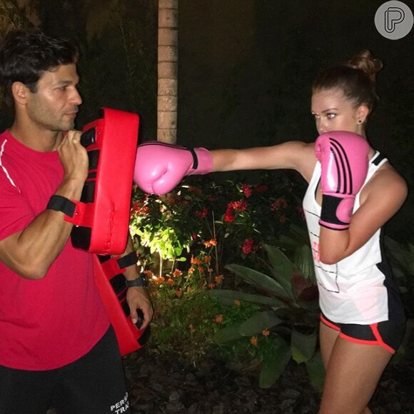 Marina Ruy Barbosa voltou a praticar muay thai recentemente: ela havia parado de lutar por conta das gravações