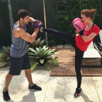 Marina Ruy Barbosa mostra flexibilidade em treino de luta: 'Energia pra bater'