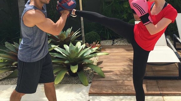 Marina Ruy Barbosa mostra flexibilidade em treino de luta: 'Energia pra bater'
