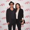 Angelina Jolie não gostou da aproximação de Brad Pitt e Selena Gomez, afirma revista americana