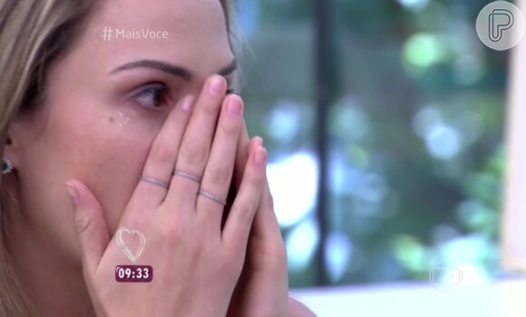 Ana Paula, expulsa do 'BBB16' após dar dois tapas em Renan, chorou durante entrevista ao 'Mais Você' desta segunda-feira, 7 de março de 2016