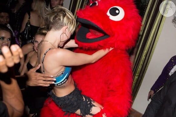 Miley Cyrus se diverte em Las Vegas e publica fotos no Twitter