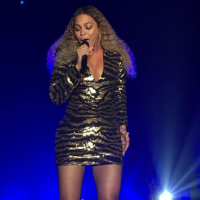 Beyoncé faz show na escola da filha, Blue Ivy, em evento beneficente. Vídeos!