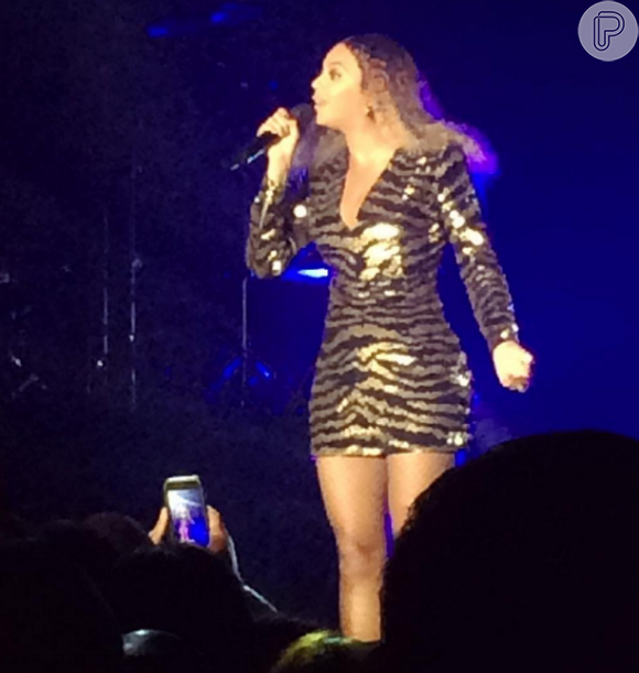 Beyoncé usou um vestido da grife Balmain com valor aproximado de R$ 13.200,00