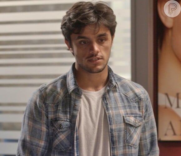 Jonatas (Felipe Simas) canta para Eliza (Marina Ruy Barbosa) na novela 'Totalmente Demais'