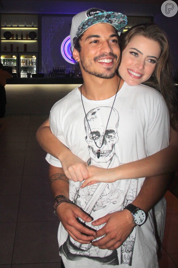 Rayanne Morais e Douglas Sampaio só assumiram o relacionamento em fevereiro
