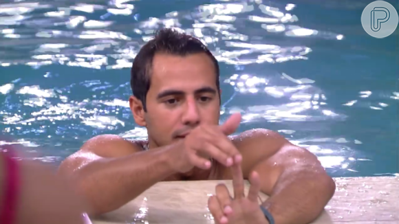 'Juliana, Cacau e Munik eu pegava', listou Matheus durante banho de piscina no 'BBB16'