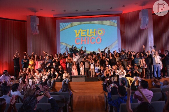 Os autores, elenco e equipe celebram exposição interativa de lançamento da novela 'Velho Chico'