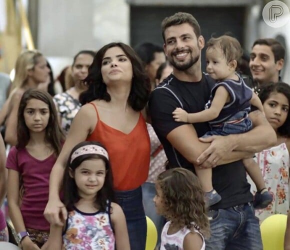 Toia (Vanessa Giácomo) e Juliano (Cauã Reymond) terminaram felizes e com filhos, no último capítulo da novela 'A Regra do Jogo'