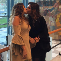 Daniela Mercury beija a mulher, Malu Verçosa, na sede da ONU, em NY: 'Livres'