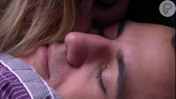 Maria Claudia termina com Matheus no 'BBB16' e se despede com um beijo no rosto: 'Você ainda é a pessoa que mais gosto aqui'
