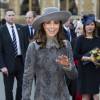 Kate Middleton escolheu um modelo da grife Erdem, uma de suas favoritas, de R$ 12 mil