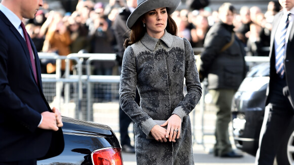 Kate Middleton aposta em casaco de R$ 12 mil para cerimônia em Londres. Fotos!