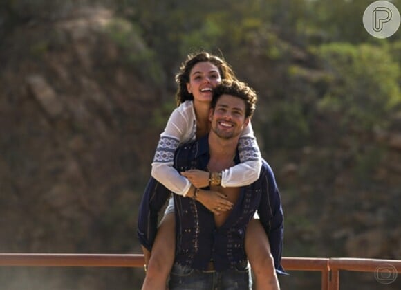 Isis Valverde e Cauã Reymond estrelaram a série 'Amores Roubados' (2014)