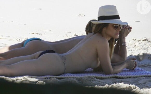 Cleo Pires gravou de topless em praia para a novela 'Salve Jorge'