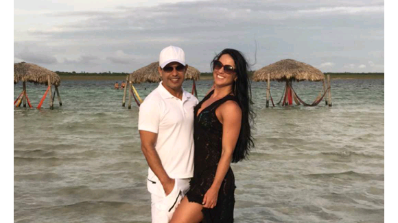 Zezé Di Camargo curte praia no Ceará com Graciele Lacerda após férias com Zilu
