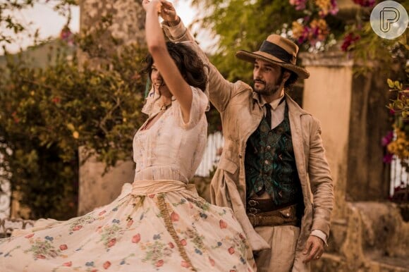 Afrânio (Rodrigo Santoro) se casa com Leonor (Marina Nery) e a leva para sua casa, na novela 'Velho Chico'