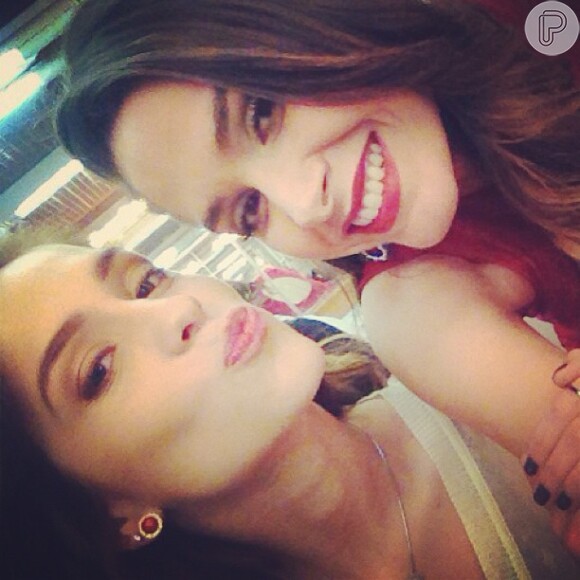 Fernanda Machado posta foto no Instagram ao lado de Sophia Abrahão nos bastidores das gravações de 'Amor à Vida'