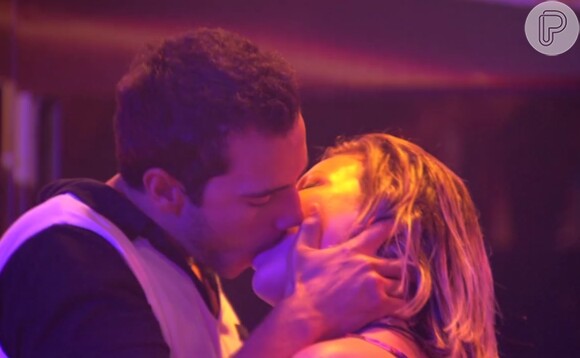 Matheus e Cacau se beijaram na Festa Fábrica no 'BBB16'