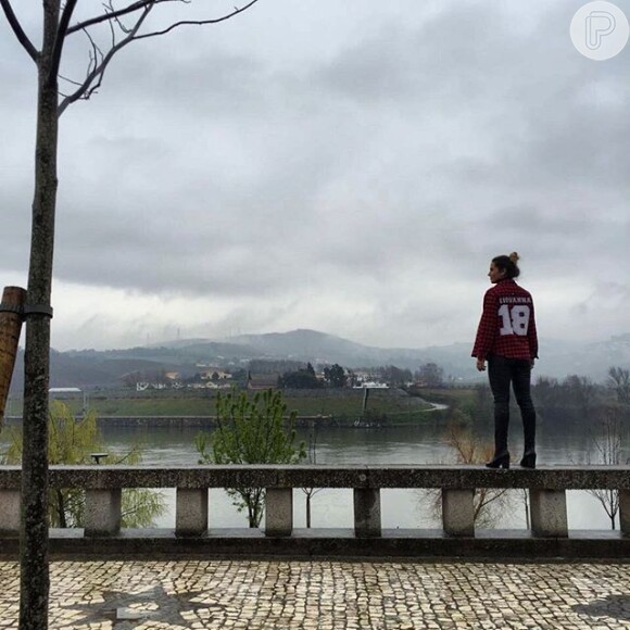 Giovanna Antonelli comemora seu aniversário e passeia pelo Rio Douro na província de Sória em Portugal