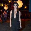 A atriz Mayana investiu em decote ousado para noite de evento no Rio de Janeiro