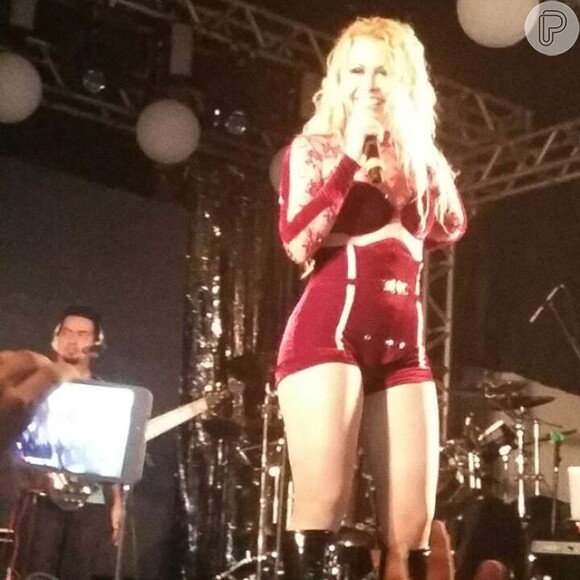 Joelma interpretou antigos sucessos como 'Cavalo Manco' e novos hits como 'Ai Coração'