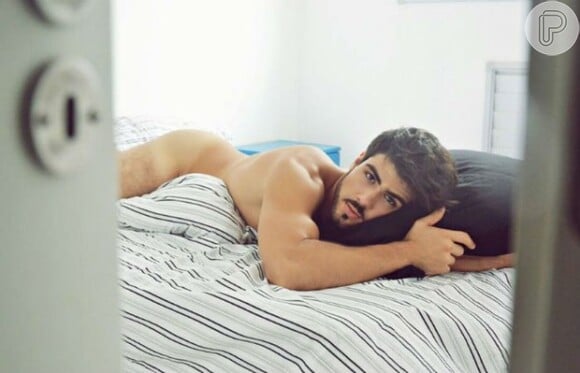 Juliano Laham posou nu para as lentes do fotógrafago Sérgio Santoian no projeto The Male Nude Project