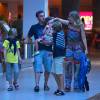 Angélica e Luciano Huck levaram os filhos ao cinema em um shopping no Rio de Janeiro